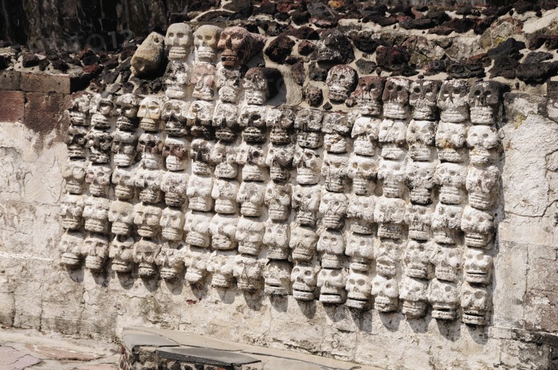 Mexico, Federal District, Mexico City, Replica tzompantli or wall of skulls in Templo Mayor Aztec temple ruins. Photo : Nick Bonetti