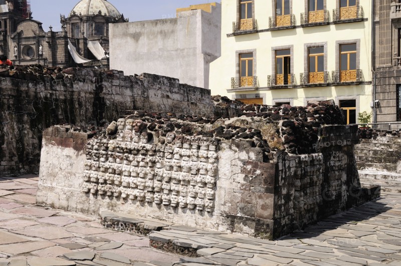 Mexico, Federal District, Mexico City, Wall of Skulls or tzompantli in the Templo Mayor Aztec temple ruins. Photo : Nick Bonetti