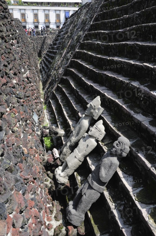 Mexico, Federal District, Mexico City, Stone sculptures and part view of pyramid steps in Templo Mayor Aztec temple ruins. Photo : Nick Bonetti