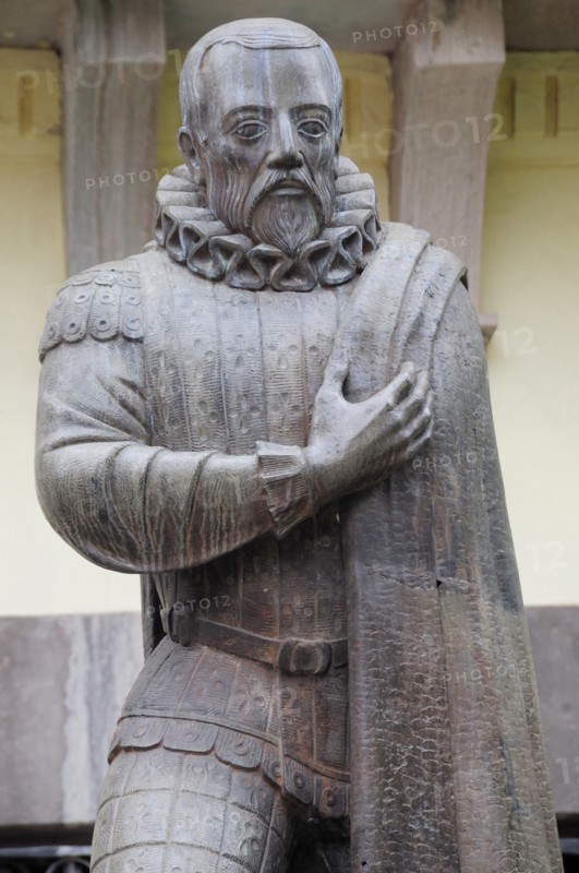 Mexico, Bajio, Guanajuato, Statue of Miguel Cervantes novelist poet and playwright. Photo : Nick Bonetti