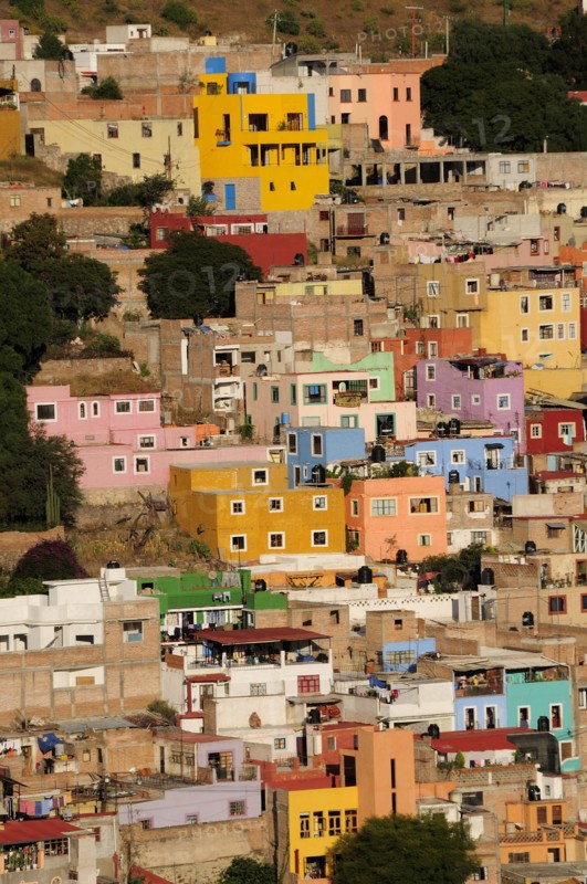Mexico, Bajio, Guanajuato, Elevated view across brightly painted housing with flat rooftops. Photo : Nick Bonetti