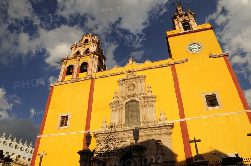 Mexico, Bajio, Guanajuato, Basilica de Nuestra Senora de Guanajuato or Basilica of Our Lady of Guanajuato. Baroque yellow painted exterior facade with clock and bell tower. Photo : Nick Bonetti