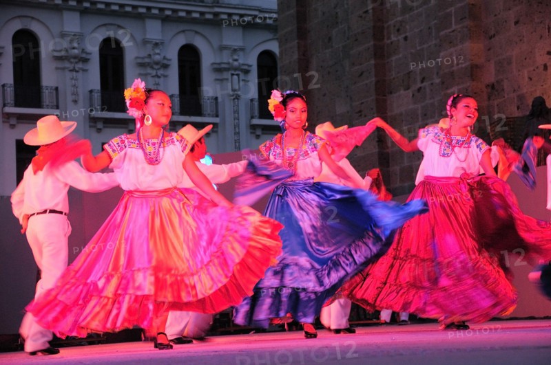 Mexico, Jalisco, Guadalajara, Plaza Tapatia Folk dancers from Oaxaca State perform at carnival.. Photo : Nick Bonetti