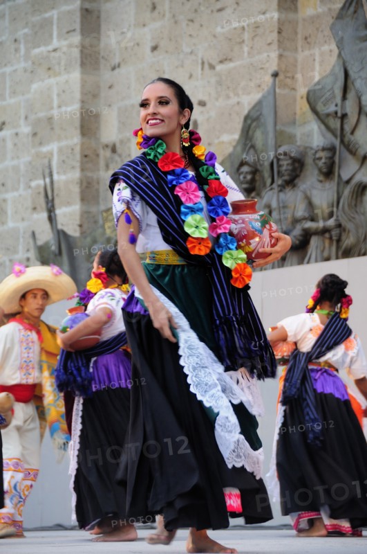 Mexico, Jalisco, Guadalajara, Plaza Tapatia Woman folk dancer from Guerrero State performing in Carnival.. Photo : Nick Bonetti