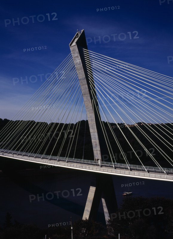 France, Bretagne, Finistere, Ile de Crozon. The new Pont de Terenez suspension bridge opened April 2011. From hillside above the River Aulne showing suspension supports. View south. Photo : Bryan Pickering