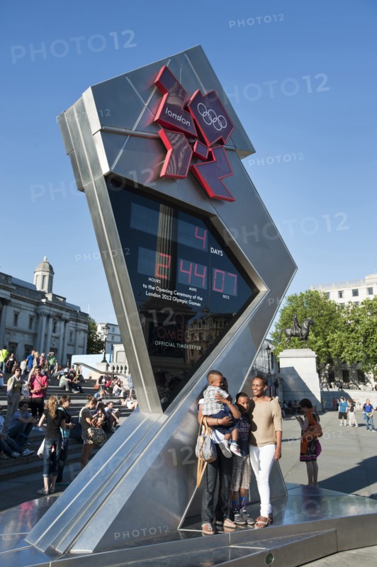 England, London, Trafalgar Square A family pose for a photograph in front of the Olympic Countdown clock. Photo : Paul Tomlins