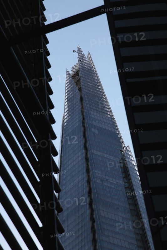 England, London, Southwark Southbank View toward the Shard Skyscraper deisgned by Renzo Piano in the ctiys London Bridge Quarter. Photo : Sean Aidan