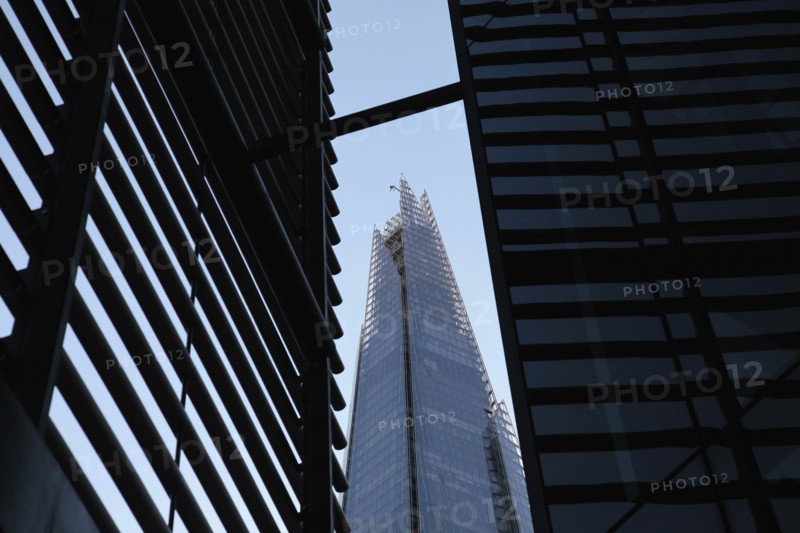 England, London, Southwark Southbank View toward the Shard Skyscraper deisgned by Renzo Piano in the ctiys London Bridge Quarter. Photo : Sean Aidan