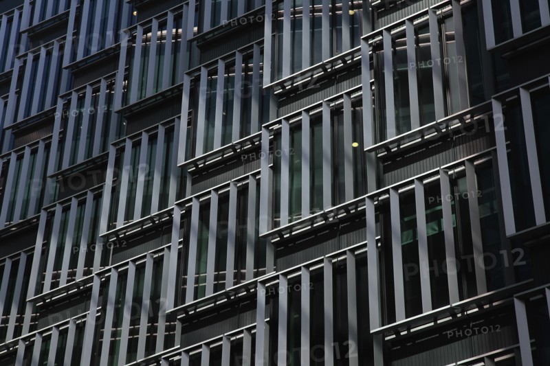 England, London, Southwark Detail of the exterior of a modern office building next to City Hall. Photo : Sean Aidan