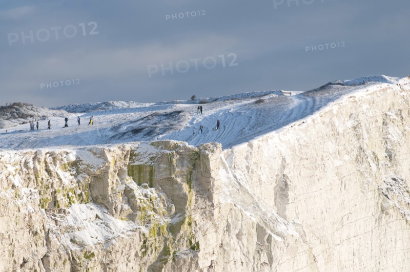 England, East Sussex, Seaford Head, Snow on cliffs with people toboganing. Photo : Bob Battersby