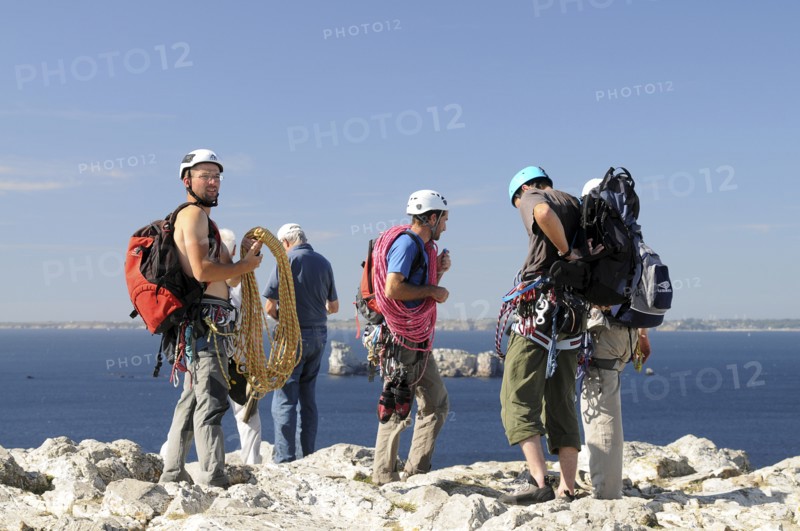 Sport, Rock Climbing, Climbers, France Brittany Gulf of Brest Climbers preparing to scale Pointe de Penhir. Photo : Bob Battersby
