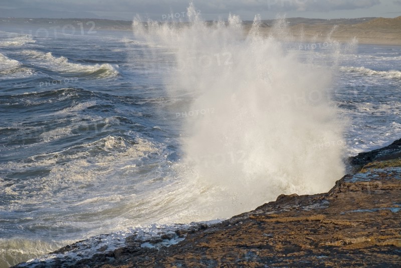 Ireland, County Donegal, Bundoran, Stormy seas at Tullan Strand. Photo : Hugh Rooney