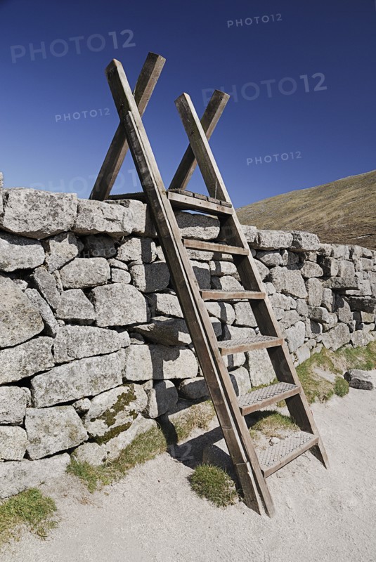 Ireland, County Down, Mourne Mountains, Typical stile over Mourne wall on Slieve Donard. Photo : Hugh Rooney