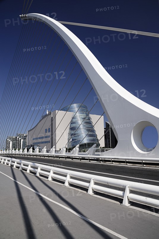 Ireland, County Dublin, Dublin City, Samuel Beckett bridge on the river Liffey with the Convention Centre. Photo : Hugh Rooney
