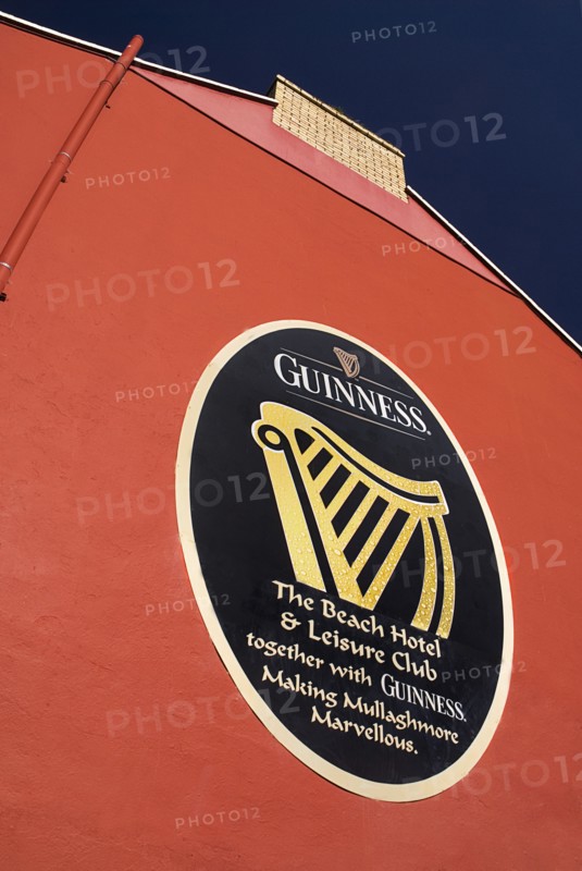 Ireland, County Sligo, Mullaghmore, Advert for Guinness on red wall of the beach hotel. Photo : Hugh Rooney