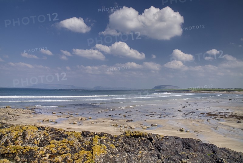 Ireland, County Sligo, Aughris Head, Beach looking north with Ben Bulben and Knocknarea. Photo : Hugh Rooney