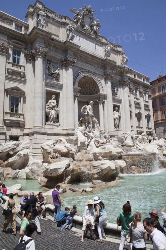 Italy, Lazio, Rome, Piazza di Trevi the baroque Trevi Fountain by Nicola Salvi 1762 against the Palazzo Poli. Photo : Bennett Dean