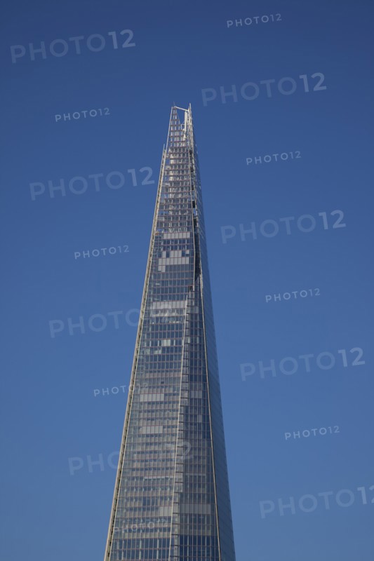 England, London, Southwark southbank The Shard skyscraper designed by Renzo Piano in the citys London Bridge Quarter viewed from north of the River Thames. Photo : Stephen Rafferty