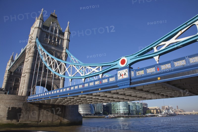 England, London, Tower Bridge with HMS Belfast visible. Photo : Stephen Rafferty