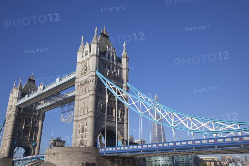 England, London, Tower Bridge with the Shard skycraper visible behind. Photo : Stephen Rafferty