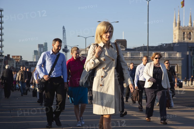 England, London, Early morning commuters crossing London Bridge towards the City Financial district. Photo : Stephen Rafferty