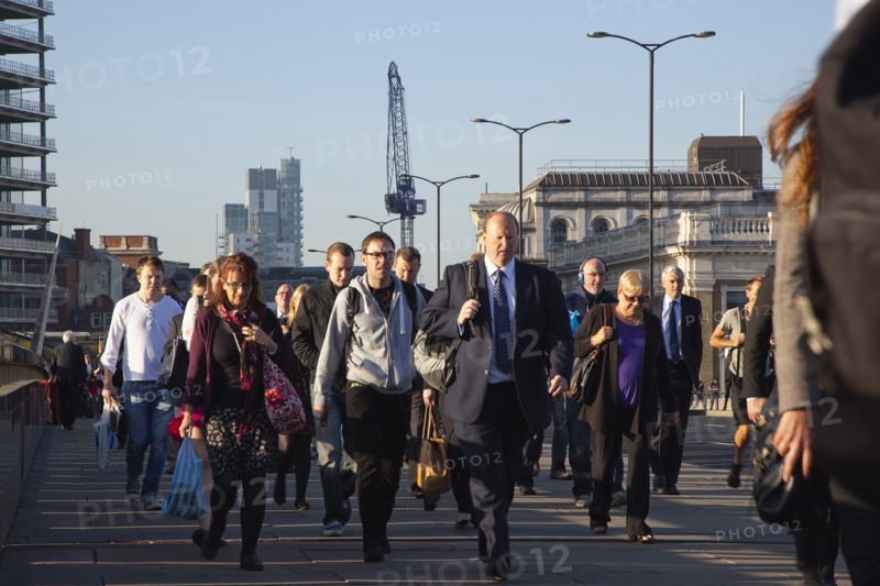 England, London, Early morning commuters crossing London Bridge towards the City Financial district. Photo : Stephen Rafferty