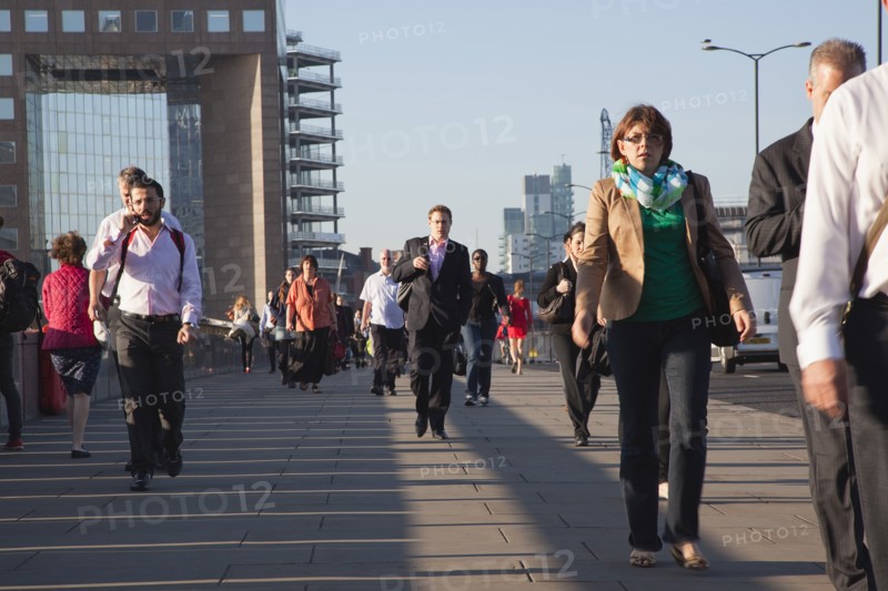 England, London, Early morning commuters crossing London Bridge towards the City Financial district. Photo : Stephen Rafferty