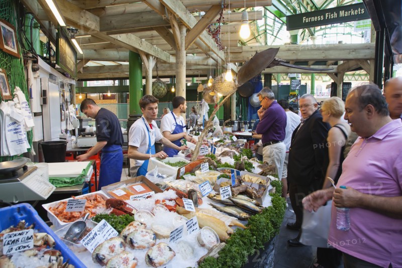England, London, Borough Market Londons oldest fresh fruit and vegetable market Furness Fish stall display. Photo : Stephen Rafferty