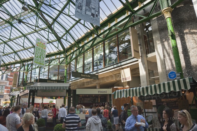 England, London, Borough Market Londons oldest fresh fruit and vegetable market Roast restaurant and take away. Photo : Stephen Rafferty