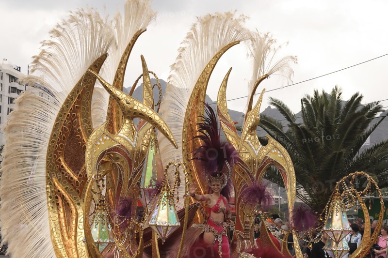 Spain, Canary Islands, Tenerife, Santa Cruz Latin carnival Golden pterodactyls float. Photo : Barry Davies