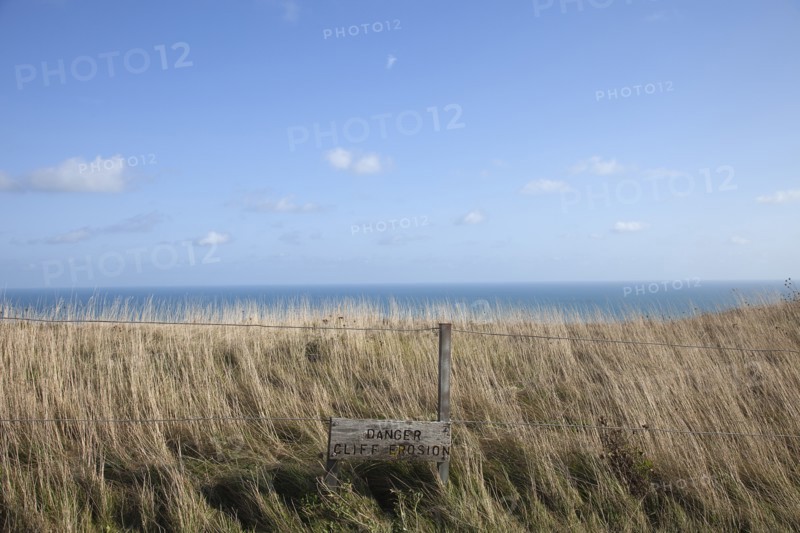 England, East Sussex, Beachy Head, Sign warning of cliff erosion. Photo : Stephen Rafferty