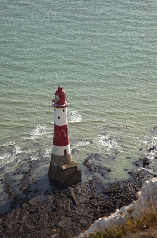 England, East Sussex, Beachy Head, Lighthouse seen from the cliff top. Photo : Stephen Rafferty