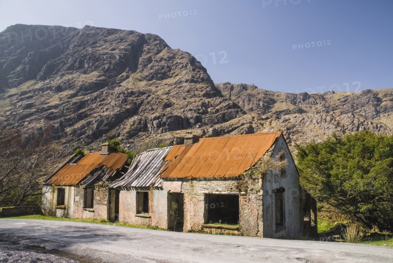 Ireland, County Kerry, Killarney, Gap of Dunloe Long abandoned homestead in the gap. . 
Photo Hugh Rooney / Eye Ubiquitous