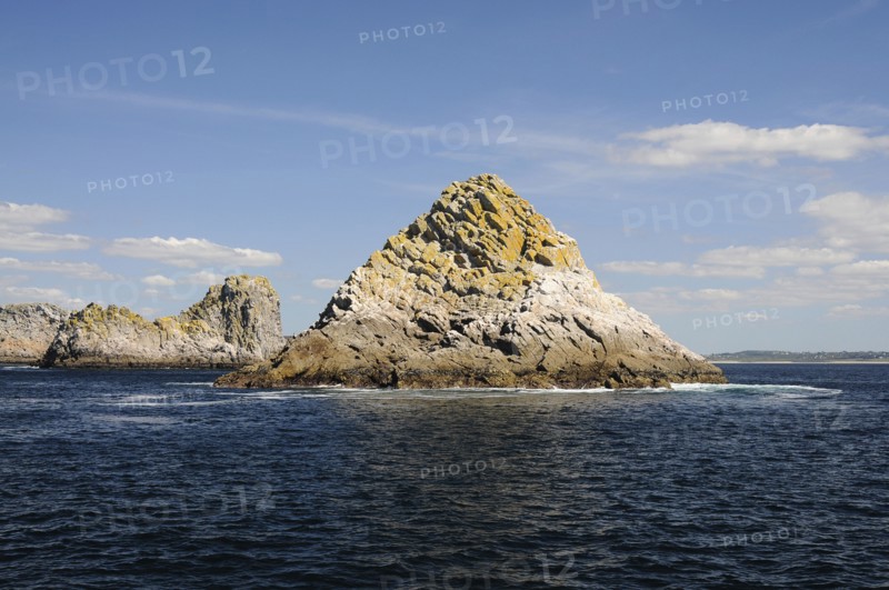 France, Brittany, Pointe de Pen-Hir, Les Tas de Pois, Pile of Peas, islets off the Pointe de Pen-Hir on the Presqu'ile de Crozon. 
Photo Bob Battersby