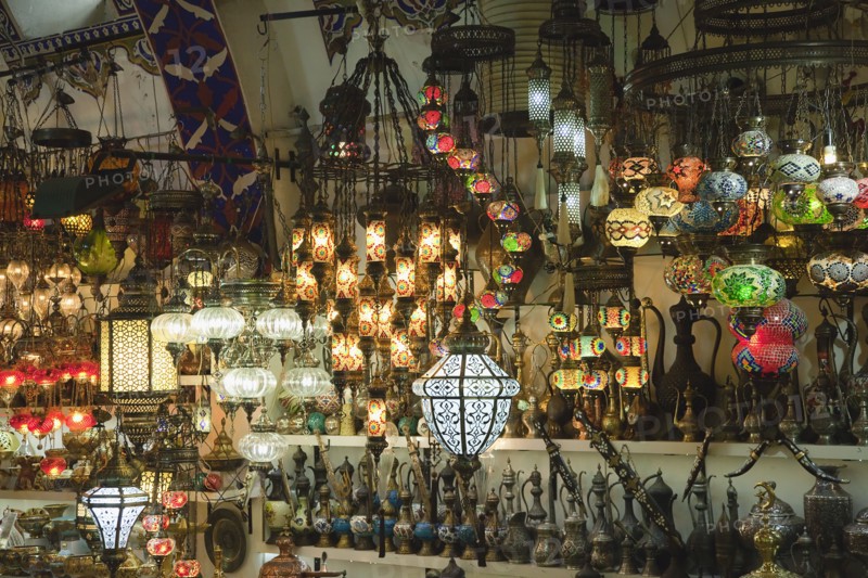 Turkey, Istanbul, Fatih, Sultanahmet, Kapalicarsi, Ornate lamps display in the Grand Bazaar. 
Photo Stephen Rafferty