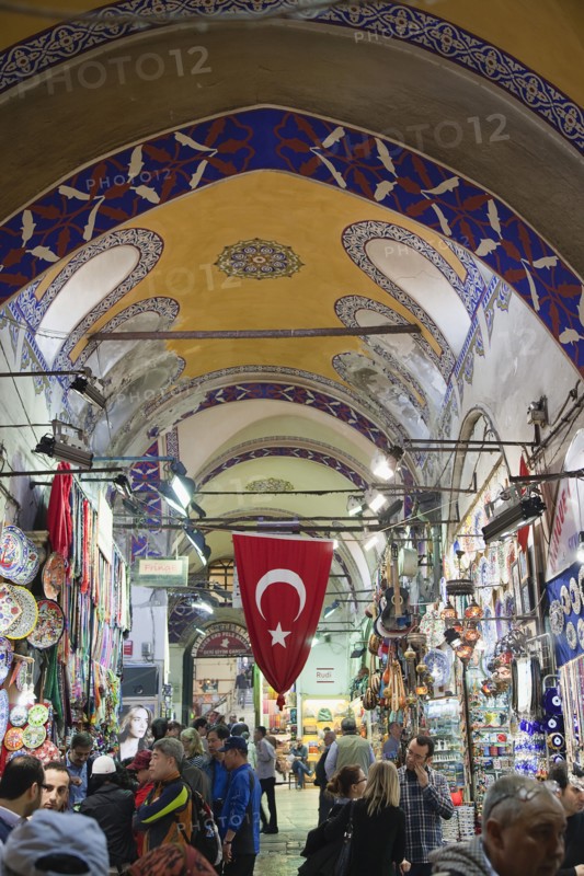 Turkey, Istanbul, Fatih, Sultanahmet, Kapalicarsi, Grand Bazaar interior. 
Photo Stephen Rafferty