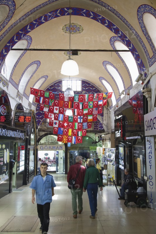 Turkey, Istanbul, Fatih, Sultanahmet, Kapalicarsi, Grand Bazaar interior. 
Photo Stephen Rafferty