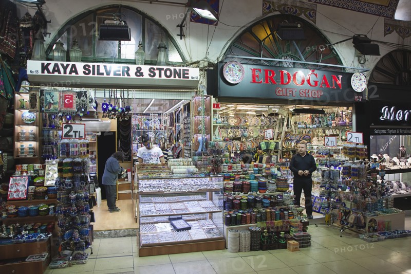 Turkey, Istanbul, Fatih, Sultanahmet, Kapalicarsi, Grand Bazaar interior. 
Photo Stephen Rafferty