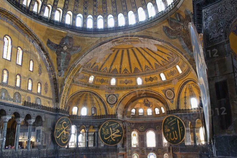 Turkey, Istanbul, Fatih, Sultanahmet, Haghia Sofia interior. 
Photo Stephen Rafferty