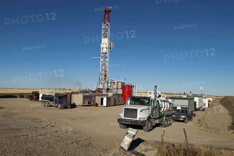 Canada, Alberta, Del Bonita, CanElson Drilling Inc of Calgary fracking for tight shale oil in a wheat field at the edge of the Bakken Play. 
Photo Trevor Page