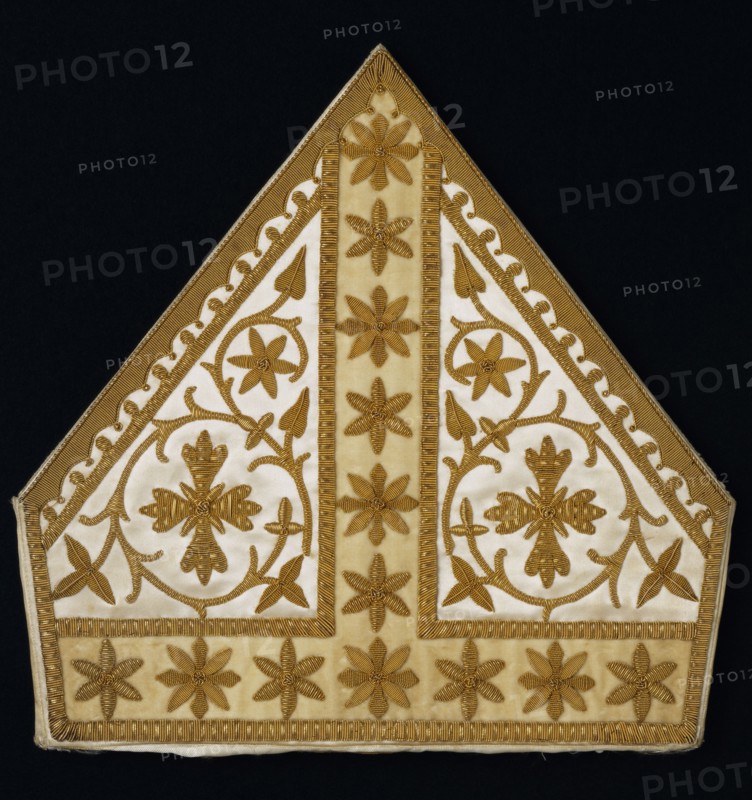 Pugin, Mitre en soie brodée