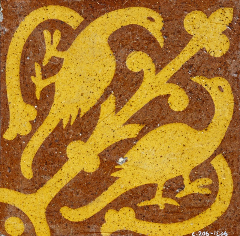 Carreau de faïence de l'époque médiévale