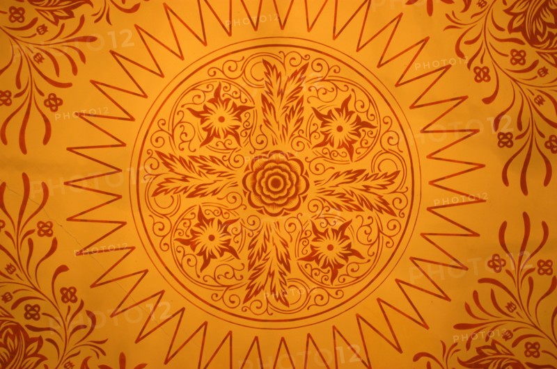 Plafond décoré à la William Morris