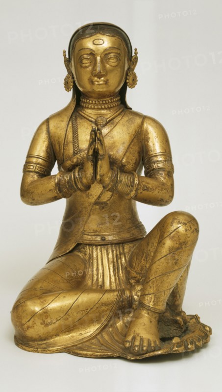 Statue népalaise représentant une femme