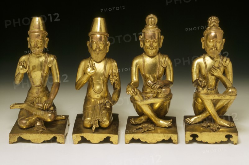 Ensemble de statuettes représentant des saints bouddhiques