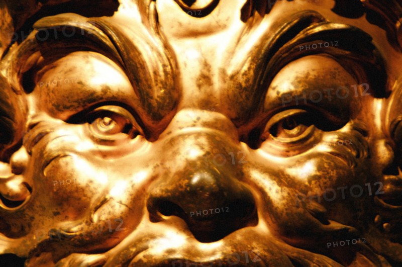 Masque en bronze