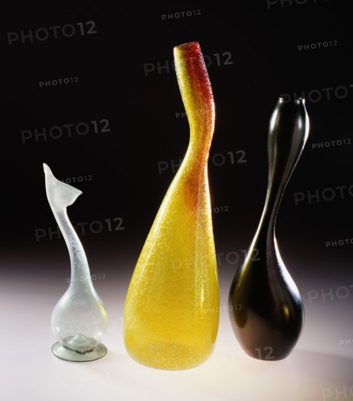 Dresser, Vases et flacon de parfum
