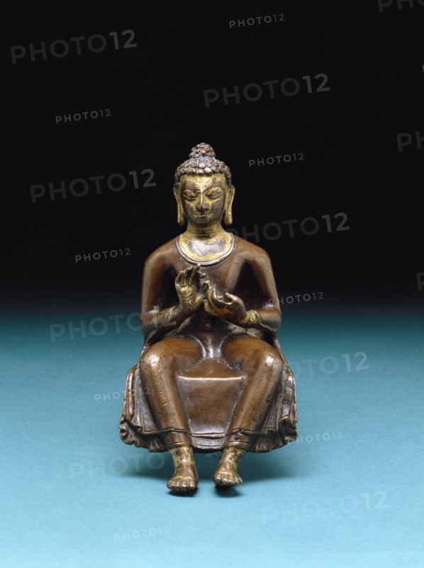 Bouddha assis priant