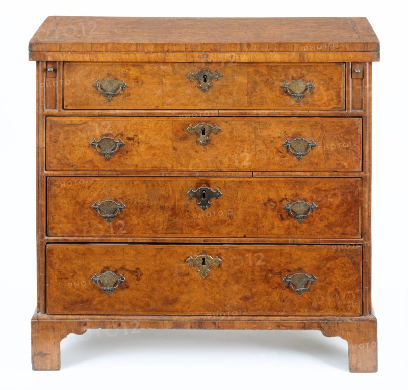 Chest of Drawers or Bachelor Chest. England, 1700-30