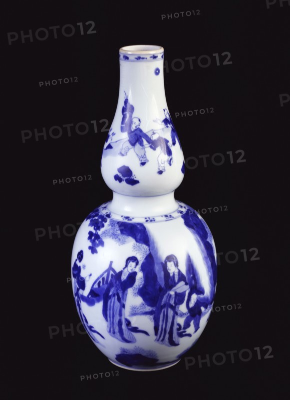 Vase. Jiangxi Province, China, Qing dynasty, Kangxi reign period, 17th-18th century